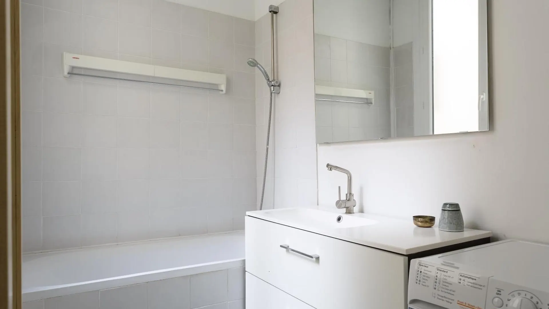 Habitat Parisien - 2Br-1Ba - Courcelles Parc Monceau Apartment France