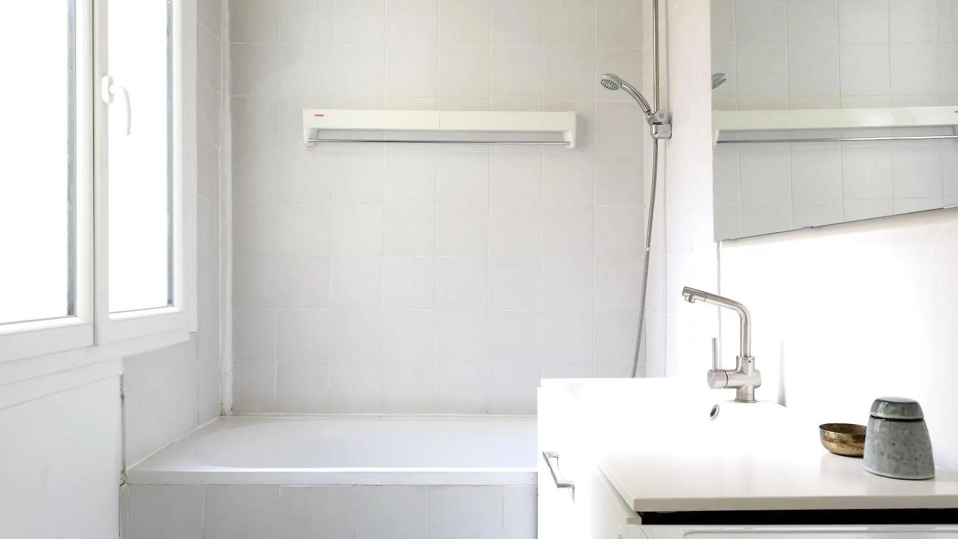 Habitat Parisien - 2Br-1Ba - Courcelles Parc Monceau Apartment 0*, Paris France